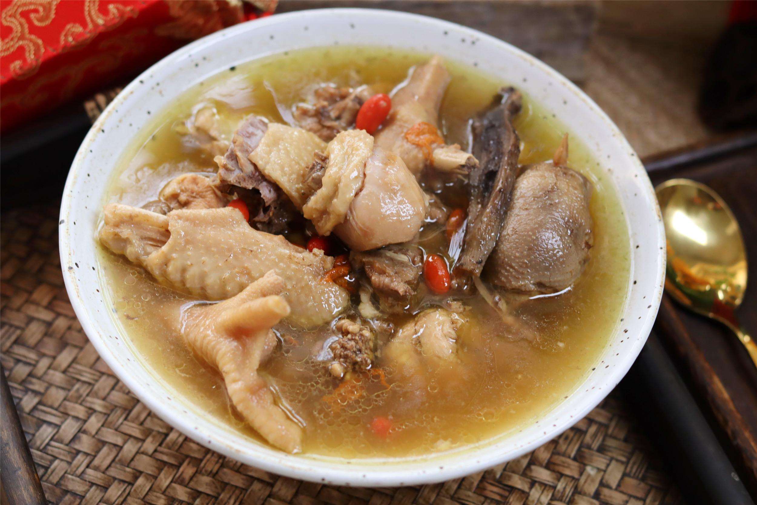 炖鸡汤怎么炖好吃(汤鲜肉香不油腻)
