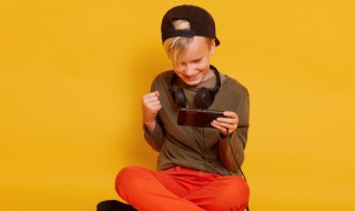 孩子暑假玩手机怎么办 孩子暑假玩手机有什么办法