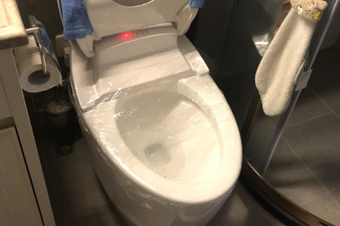 马桶保鲜膜疏通法原理
