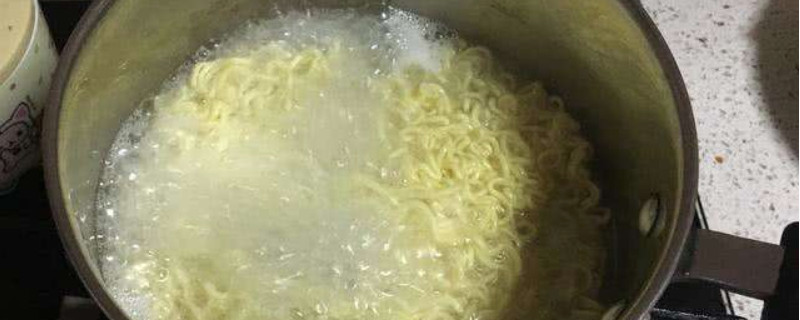 煮面要放油吗