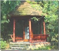 杜甫草堂,座落于成都市西郊浣花溪畔