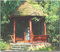 杜甫草堂,座落于成都市西郊浣花溪畔