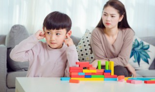 孩子总打人咬人怎么引导 孩子总打人咬人父母开导方法