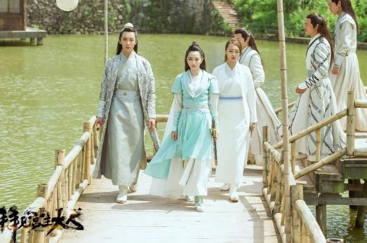 《拜见宫主大人》片尾曲《素雨》MV上线 “秦雨CP”组团开启冒险