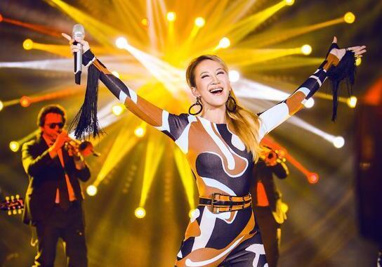 李玟获双料冠军 《爱之初体验》唱给女儿听