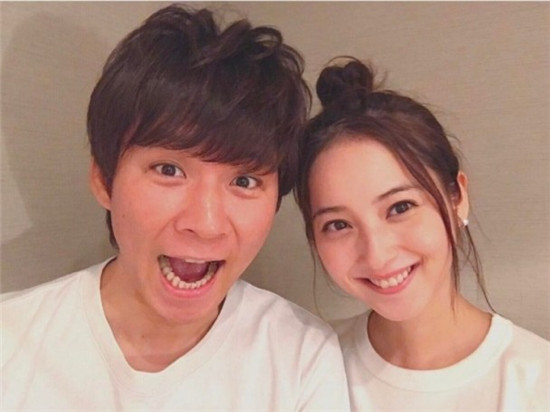 日本美人佐佐木希结婚 嫁大15岁渡部建