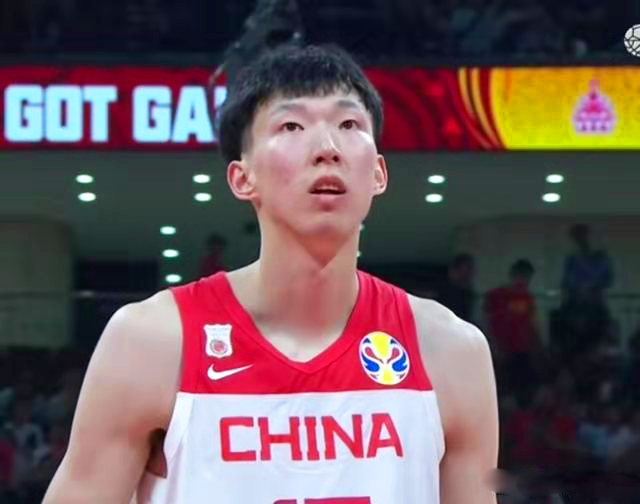 男篮世界杯中国为什么输波兰(只带三个内线的恶果！中国男篮3分惜败波兰，主要原因是什么)