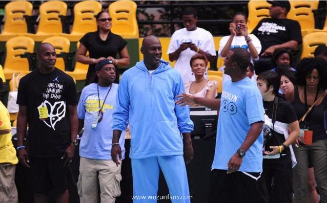 nba球员为什么能虐街球(请问NBA球员真能花样吊打街球篮球吗？是的，现实没有篮球梦)