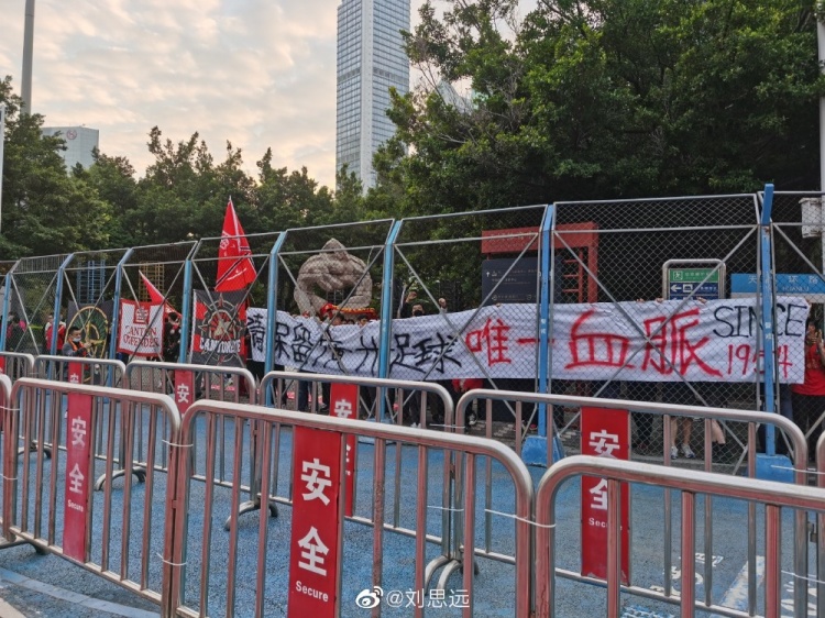 中超球迷唱的什么歌(记者：听着天体外的这些球迷的歌，才会感知足球的温度！伤感…)