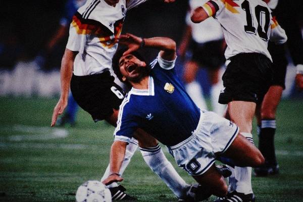 1990年世界杯揭幕战(史话世界杯：90年世界杯——《意大利之夏》)