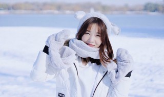 白鸭绒羽绒服有味道正常吗 羽绒服有鸭毛味正常吗