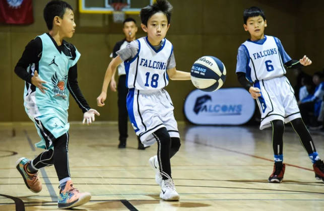 孩子打篮球带来哪些好处（培养团队意识）