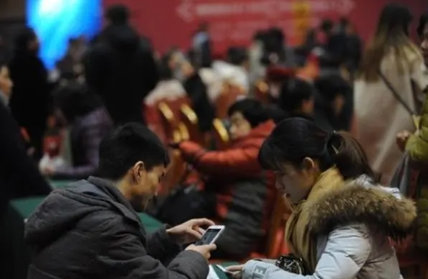 解码单身困境：年轻人如何突破恋爱难题