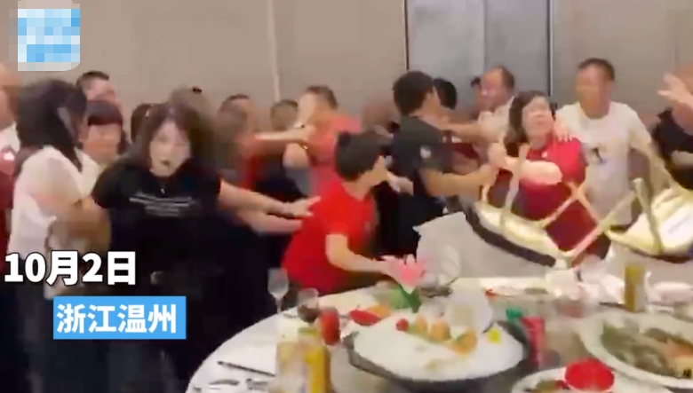 婚礼现场的争执：因敬酒引发的家庭冲突