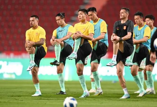 泰国豪掷百万元激励球队，国足奋战无惧无惧前行