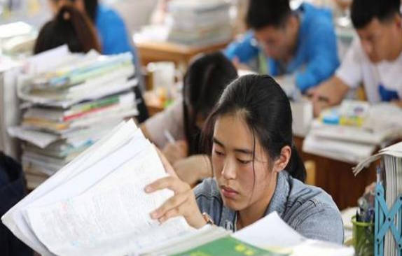 父母怎样陪孩子度过高三（注意陪伴）  