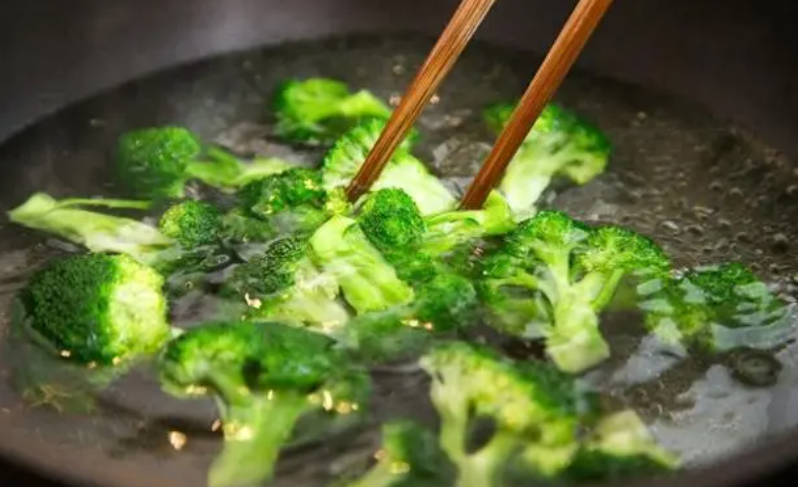 哪些食材必须得焯水（绿叶蔬菜）